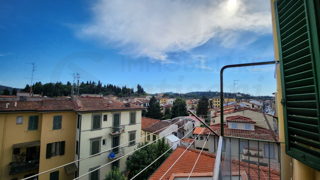 4 locali con balcone in vendita a Gavinana