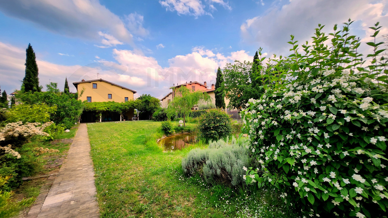 Casa Colonica con giardino in vendita a Borgo San Lorenzo