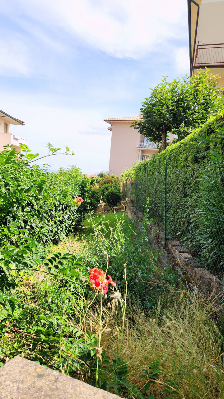 Trilocale con garage e terreno in vendita a Montaione