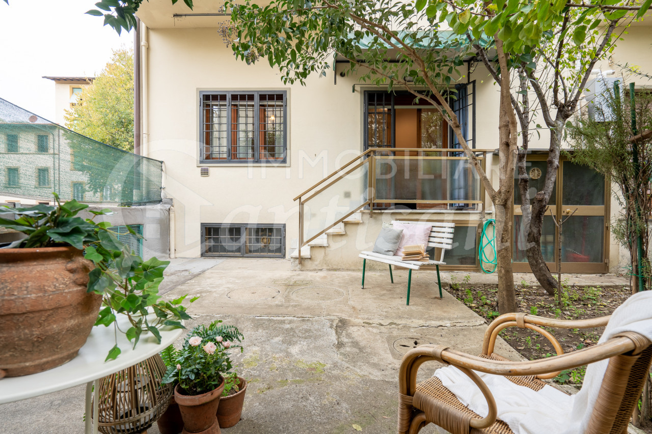 Quadrilocale con giardino in vendita Poggetto