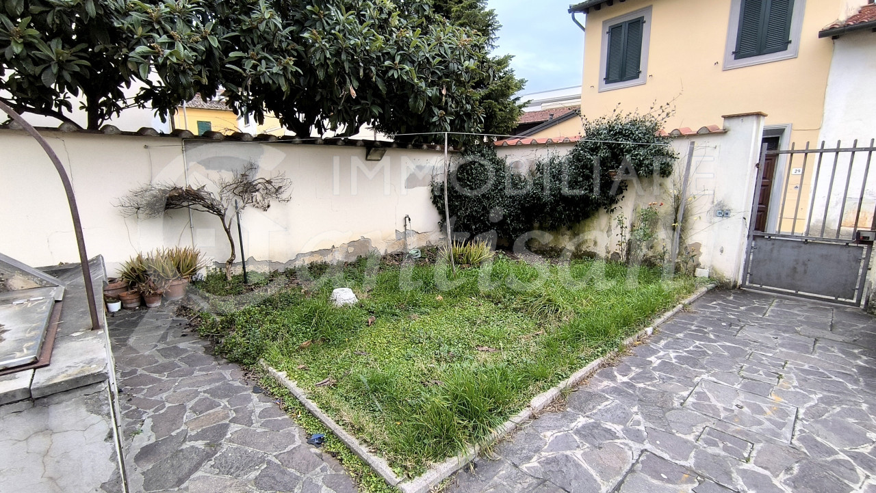 Bilocale con giardino in vendita a Sesto Fiorentino Centro