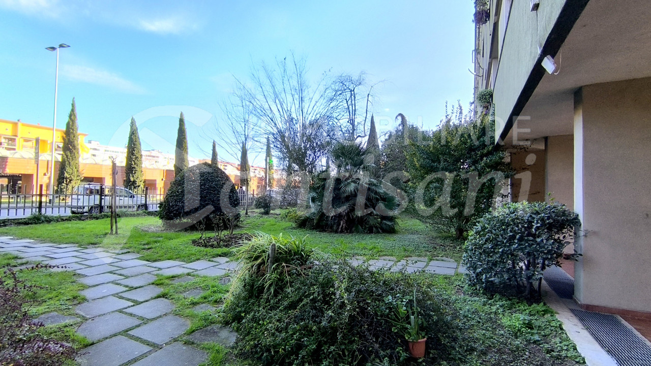 Quadrilocale con posto auto in vendita via Canova Isolotto Firenze