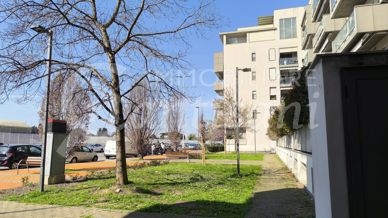 Appartamento con terrazza posto auto e cantina in vendita Centro Firenze